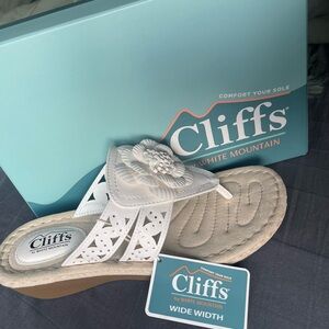 White Mountain Cliffs White Floral Sandals